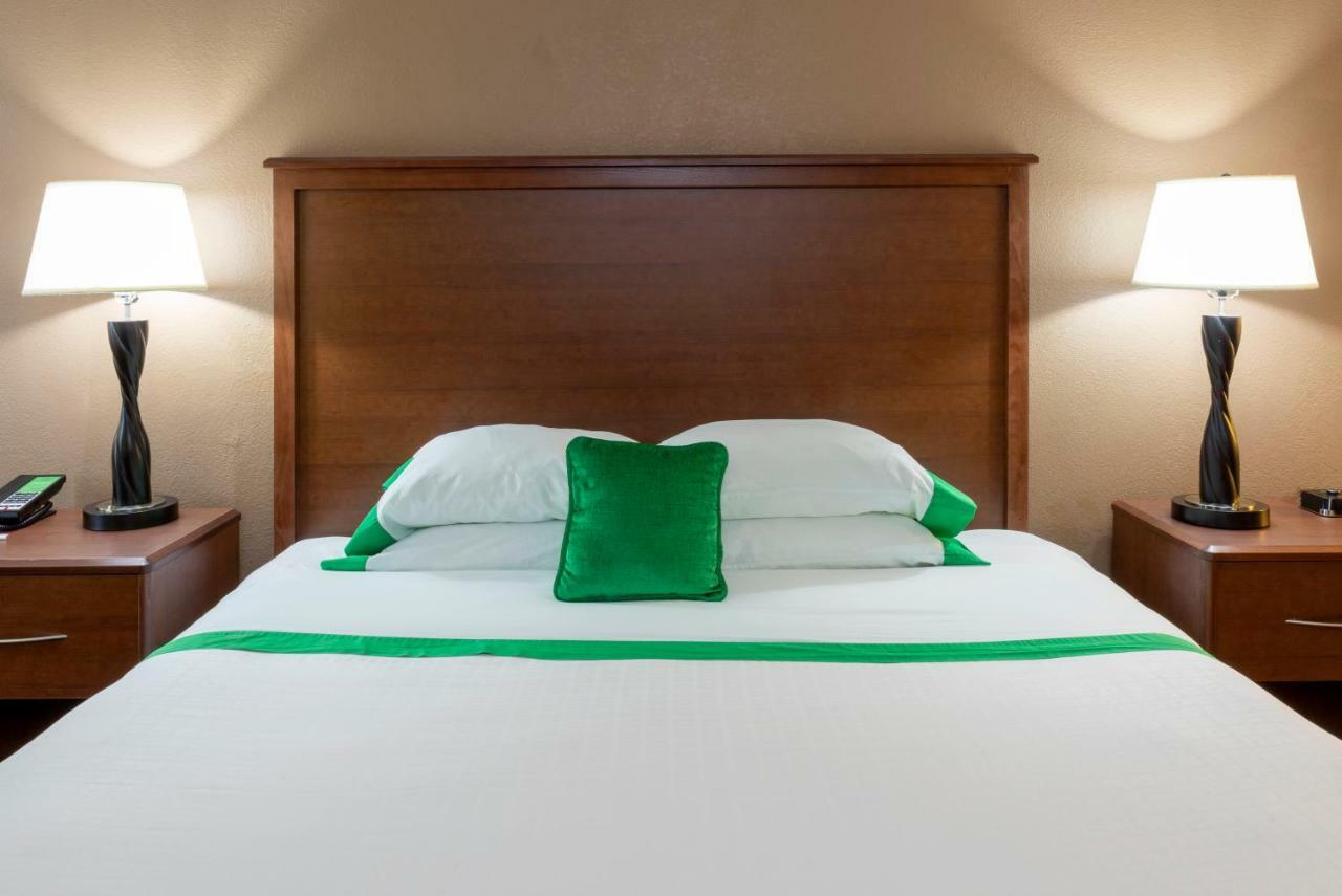 Med City Inn & Suites Rochester Mayo Clinic Area Екстер'єр фото